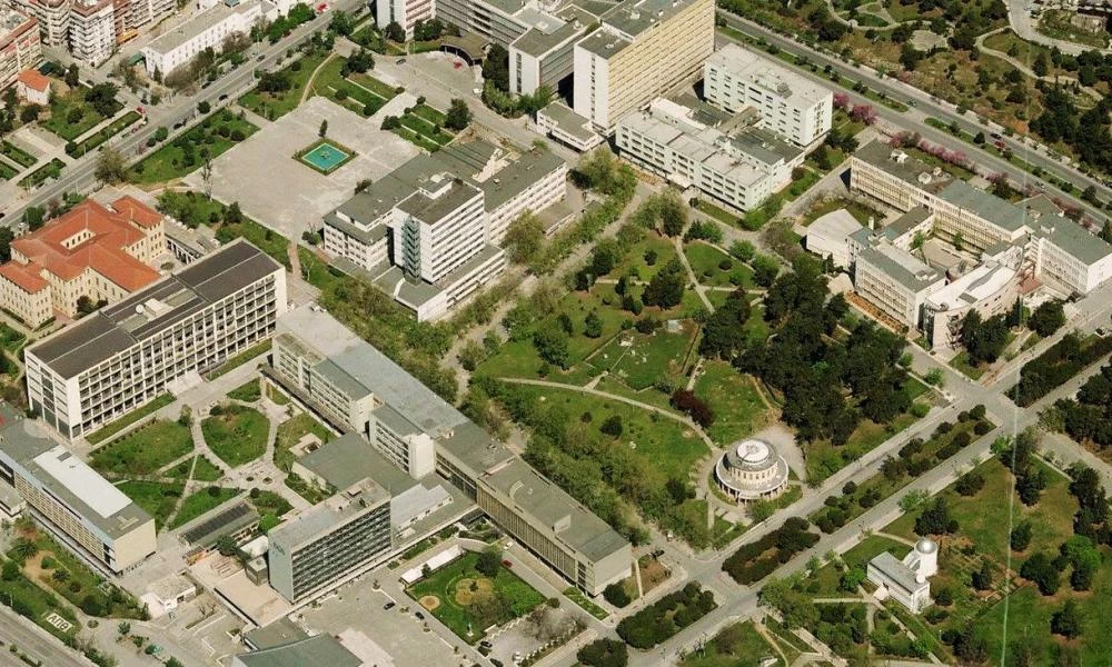 Θεσσαλονίκη: Βόμβες μολότοφ βρέθηκαν σε εξωτερικό χώρο του ΑΠΘ